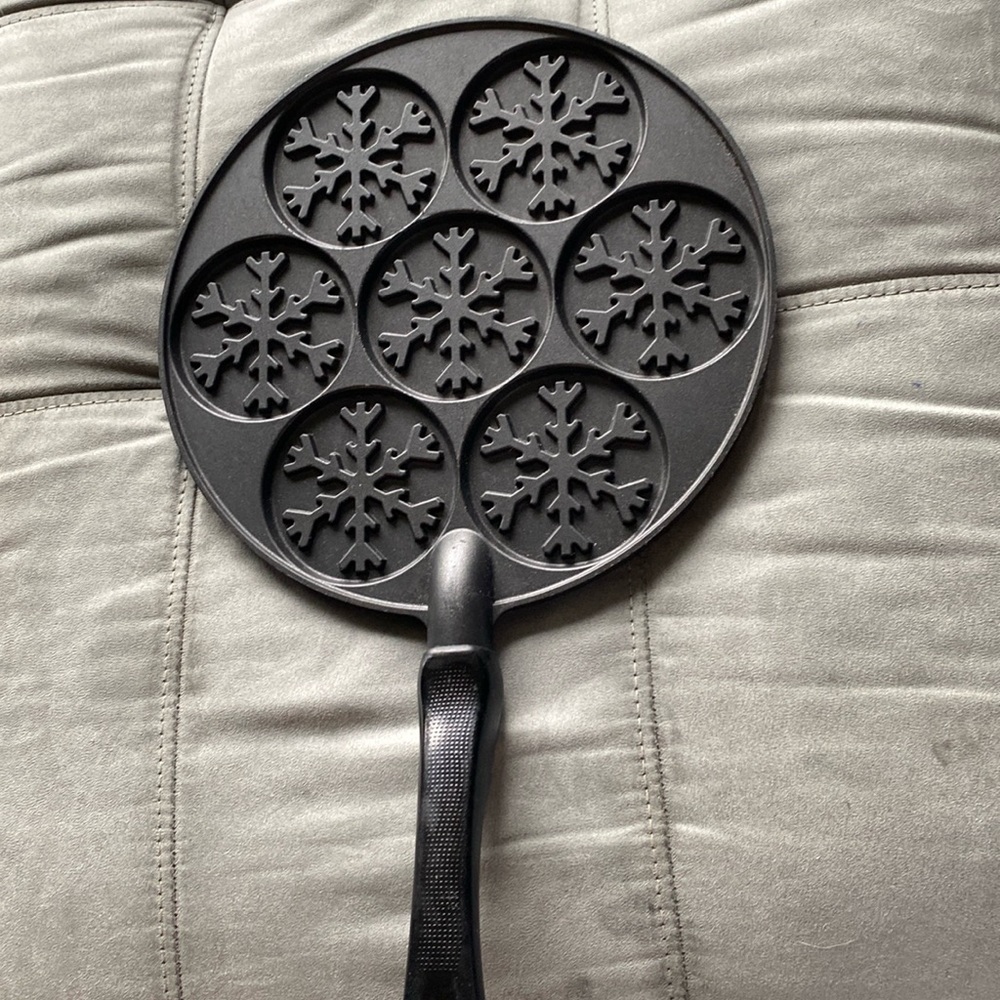 Nordic Ware Snowflake pancake pan, very good condition
